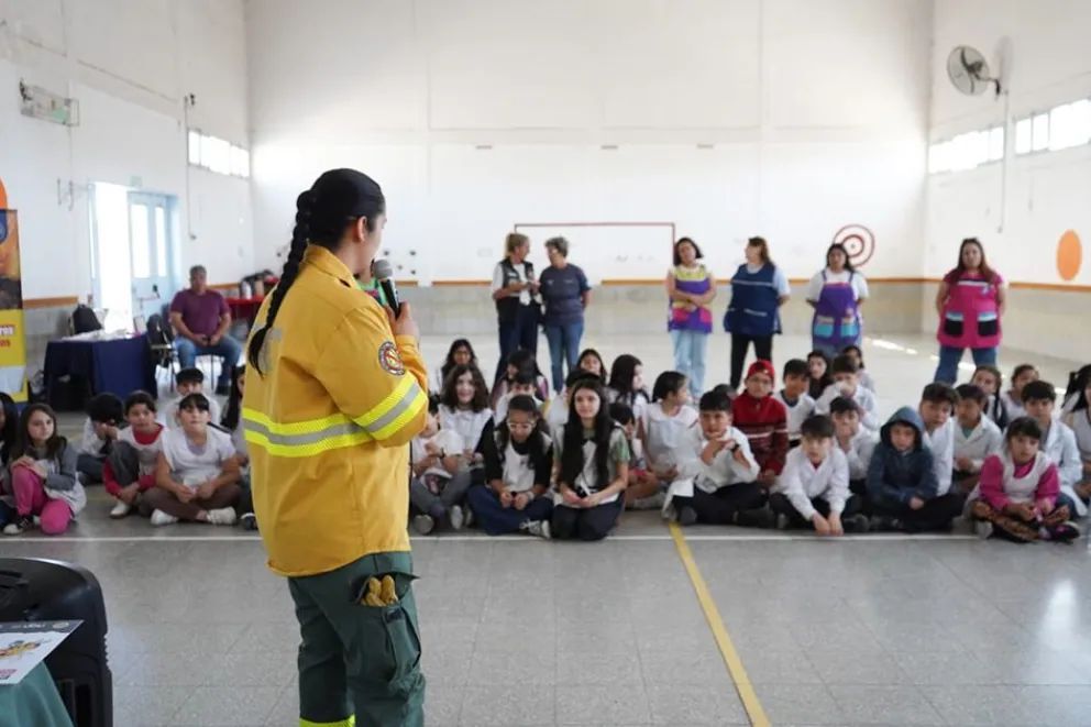 Promueven la prevención de incendios forestales en Escuela Primarias de Neuquén