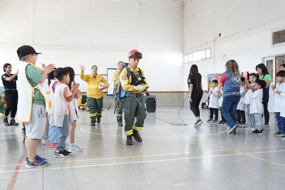 Promueven la prevención de incendios forestales en Escuela Primarias de Neuquén