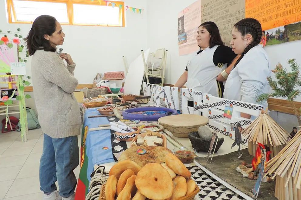 El CPEM N° 37 encabezó la Expo Diversidad Cultural