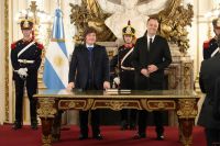 En el ojo de la tormenta: Milei sigue bancando a Adorni, que estará en la foto del acto por el Día de la Bandera 