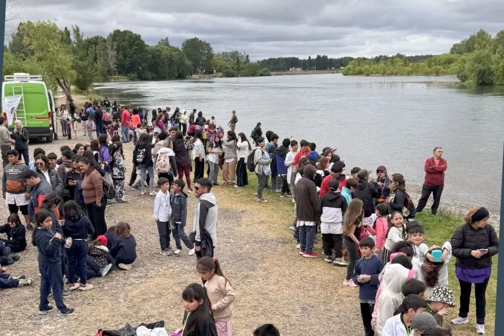 500 estudiantes hicieron la Promesa Ambiental en Piscicultura de Plottier
