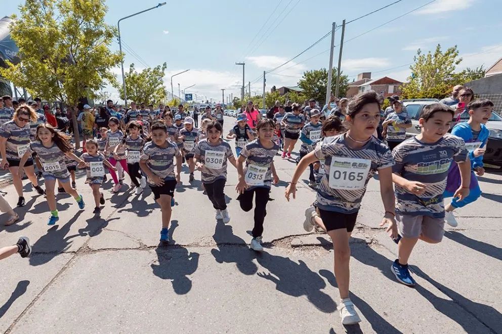 Más de 2.000 personas participaron de la marcha aeróbica Ruca Che se Mueve