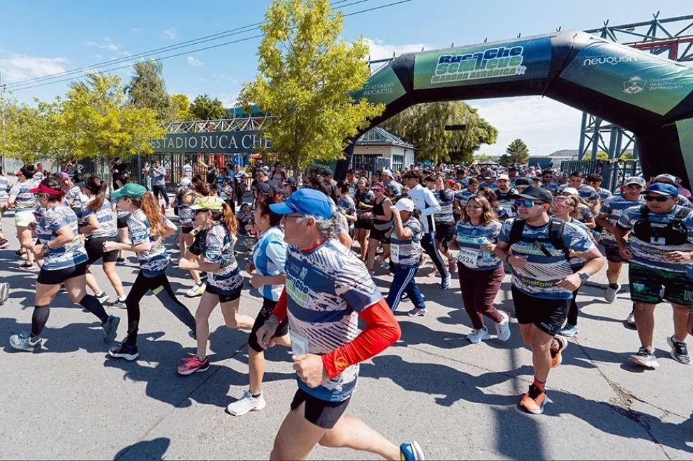 Más de 2.000 personas participaron de la marcha aeróbica Ruca Che se Mueve