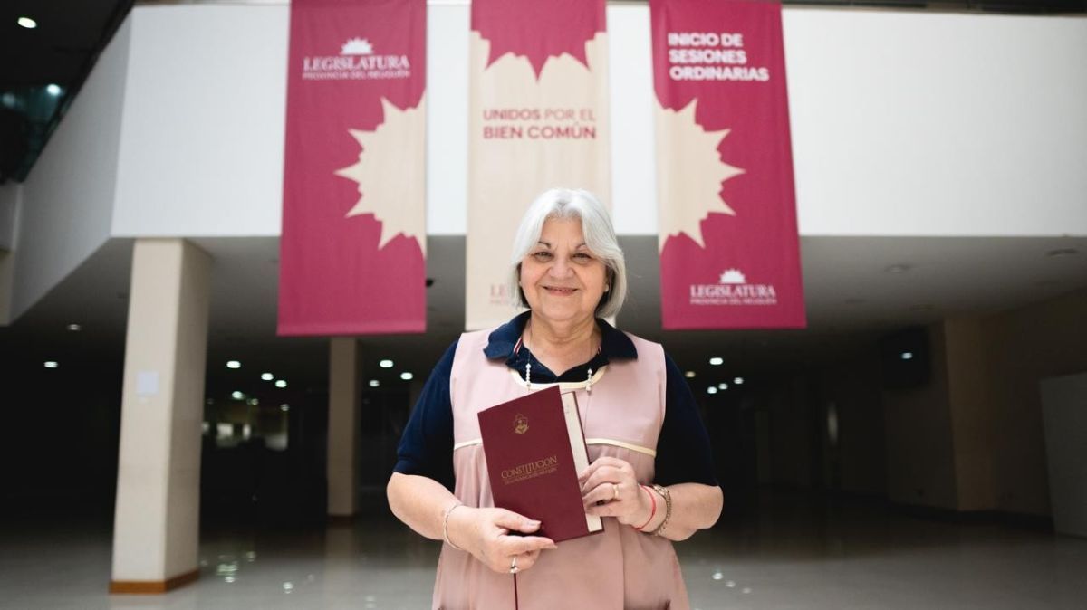 La Legislatura conmemoró el Día de la Constitución Provincial junto al equipo de Talleres Gráficos