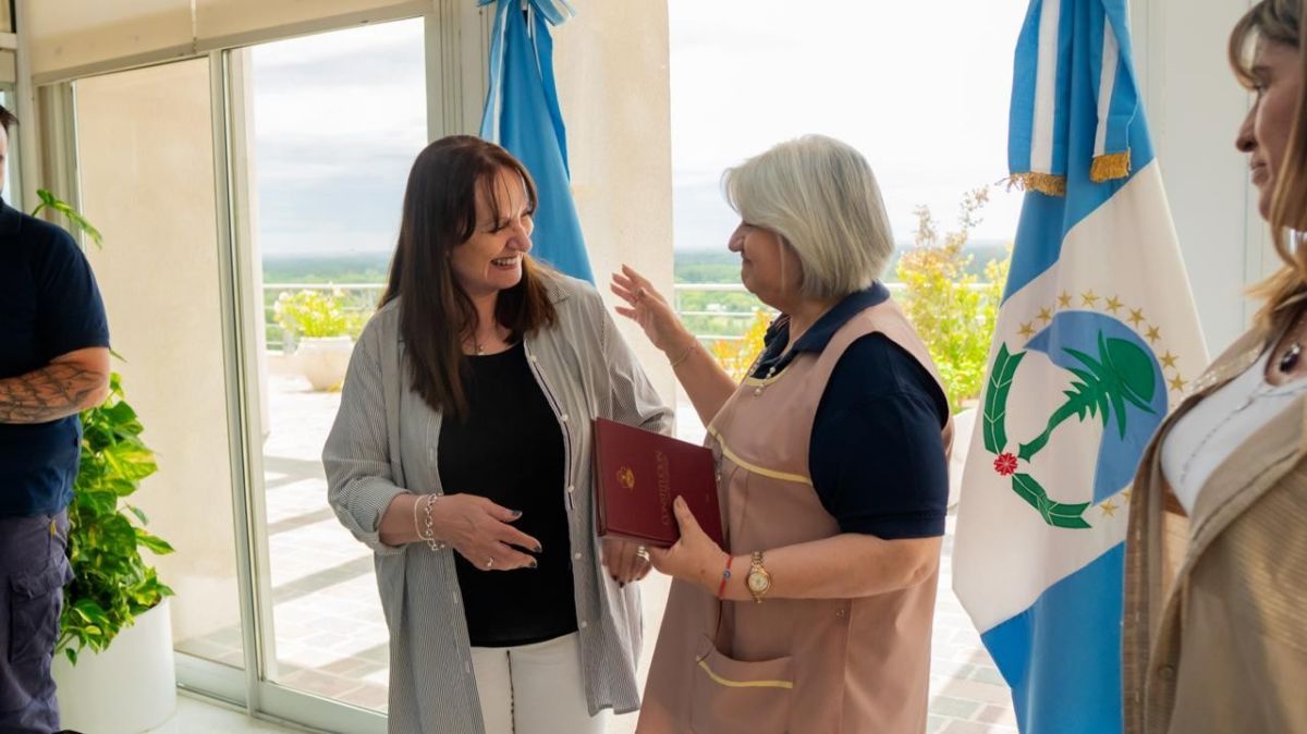 La Legislatura conmemoró el Día de la Constitución Provincial junto al equipo de Talleres Gráficos