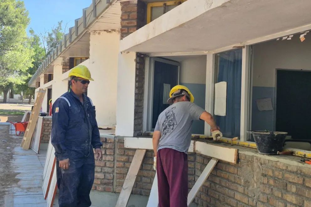 Autoridades de Educación visitaron escuelas en obra en Chos Malal