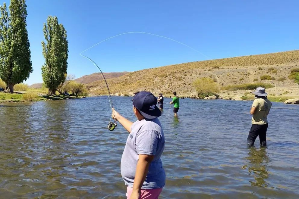 Se realizó en Loncopué una clínica de pesca con mosca