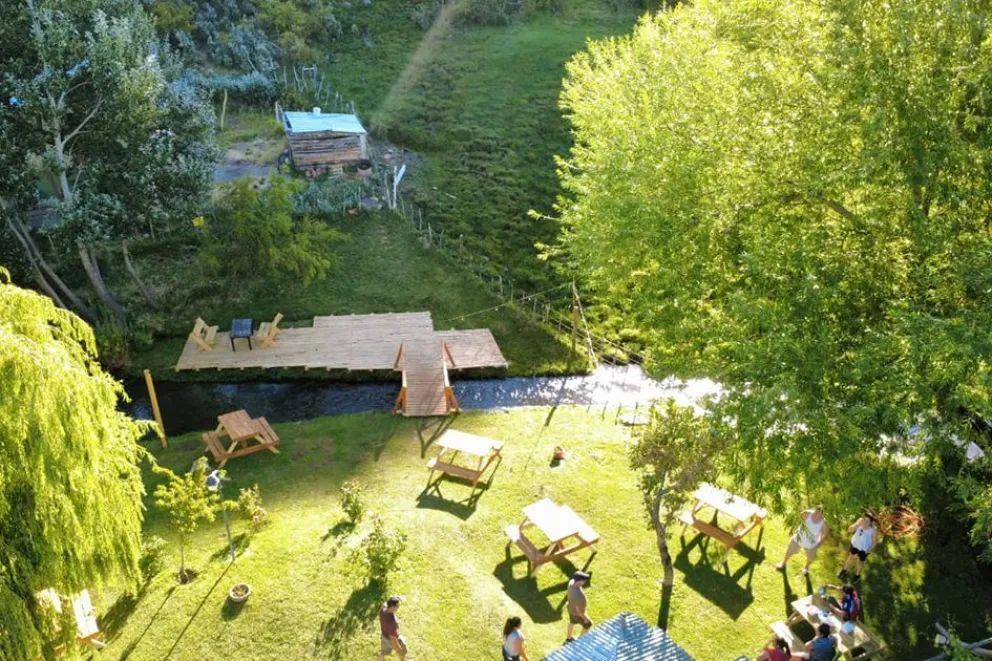Una familia convirtió su proyecto en turismo y trabajo en el Alto Neuquén