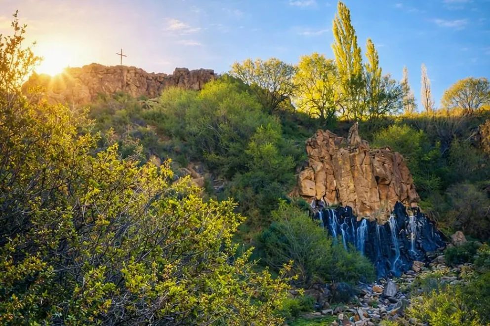 Una familia convirtió su proyecto en turismo y trabajo en el Alto Neuquén