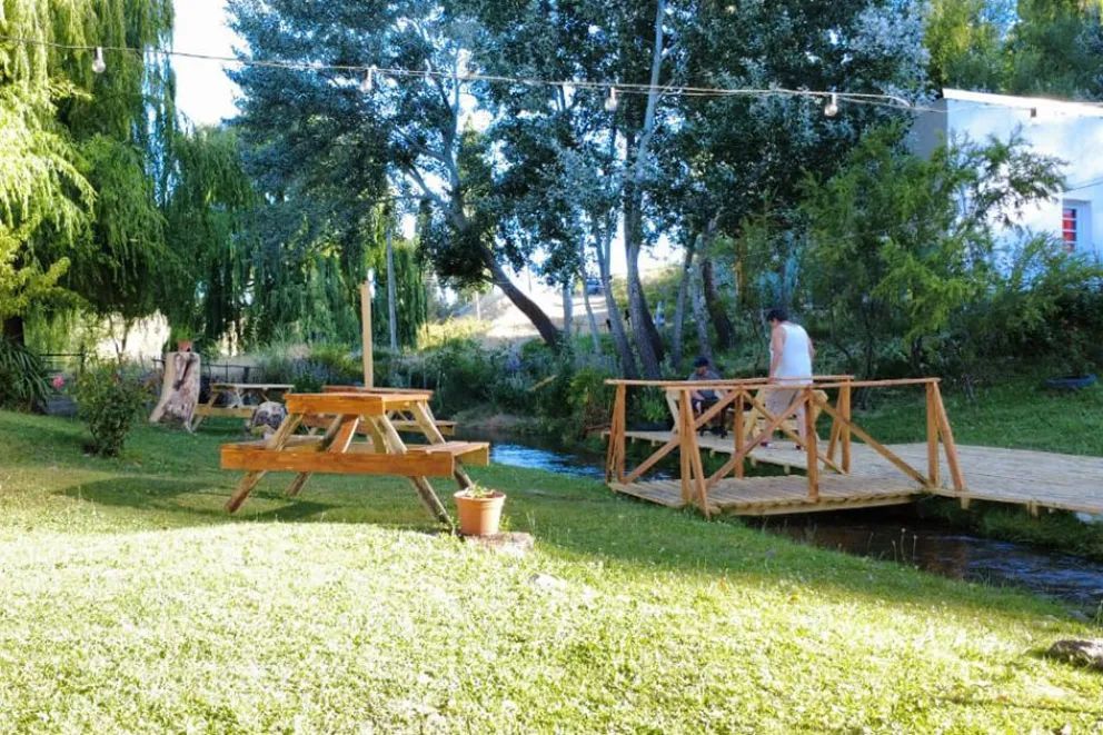 Una familia convirtió su proyecto en turismo y trabajo en el Alto Neuquén