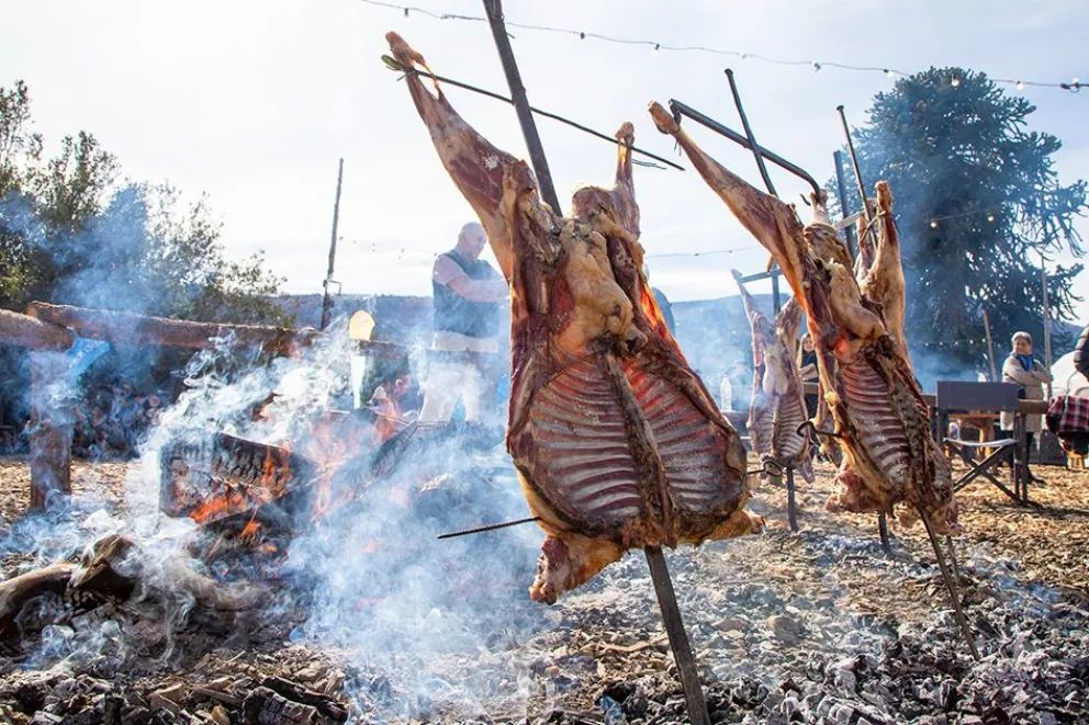 Villa Pehuenia-Moquehue, donde el pehuén abraza la cordillera