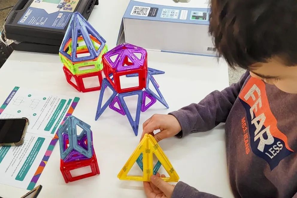 Con ‘Expedición Tecnológica’, llevan programación y robótica a 40 localidades