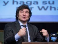 Vuelve a caer la confianza en el gobierno de Javier Milei, pero sigue por encima de Macri