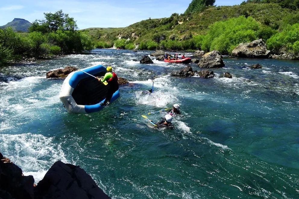 Dictan un curso gratuito de guía y monitor de rafting en Pilo Lil 