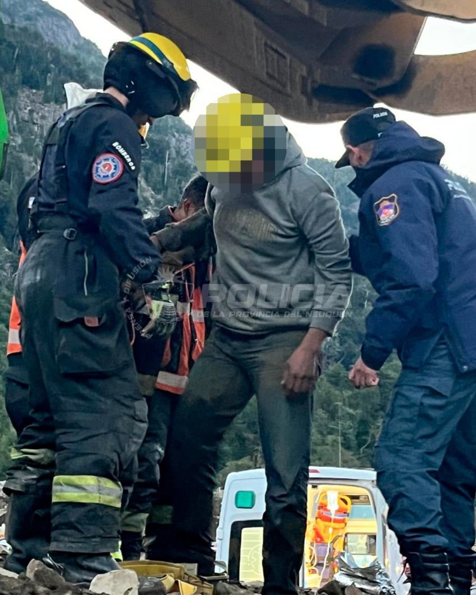 Rescataron a un operario atrapado en una cantera