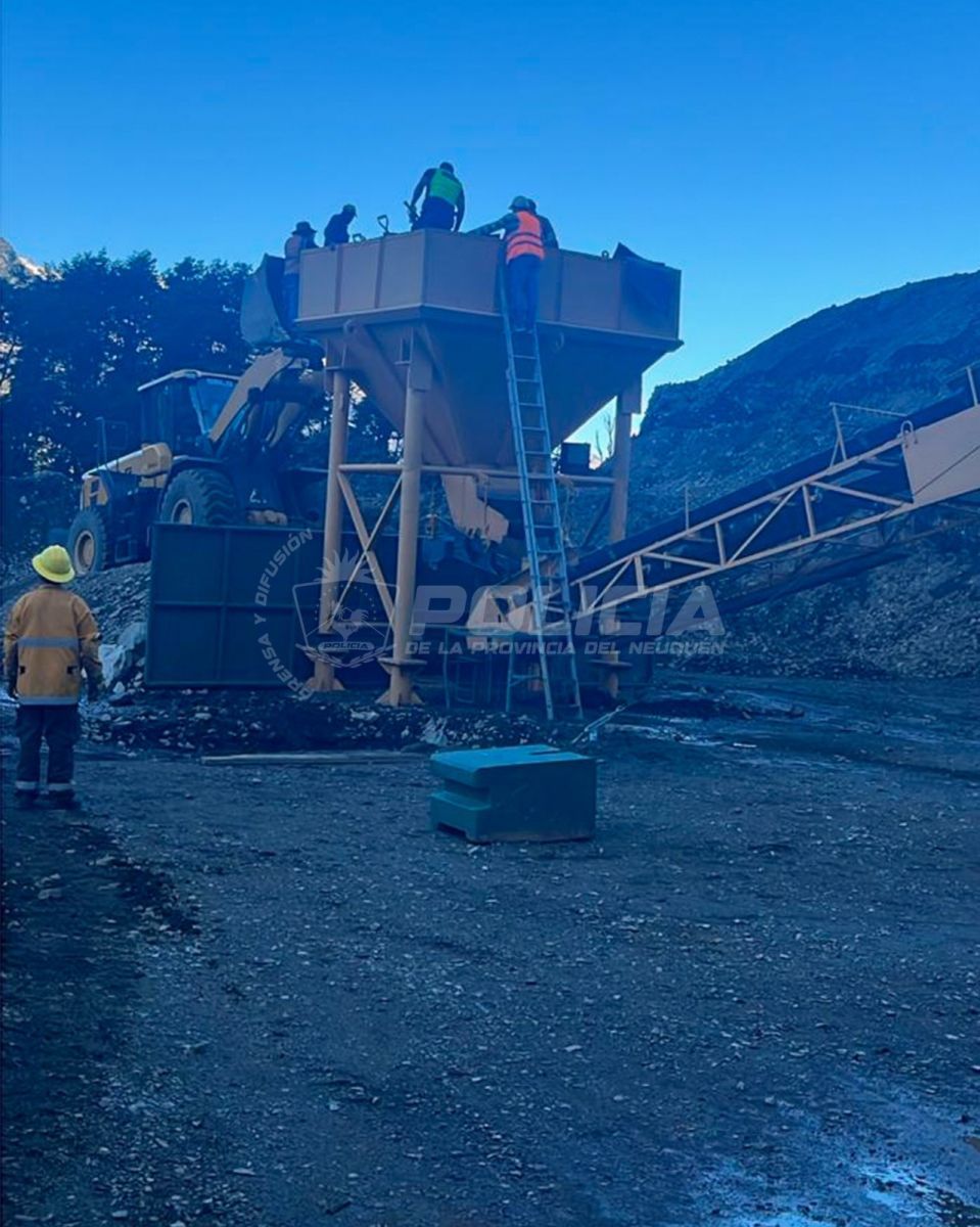 Rescataron a un operario atrapado en una cantera
