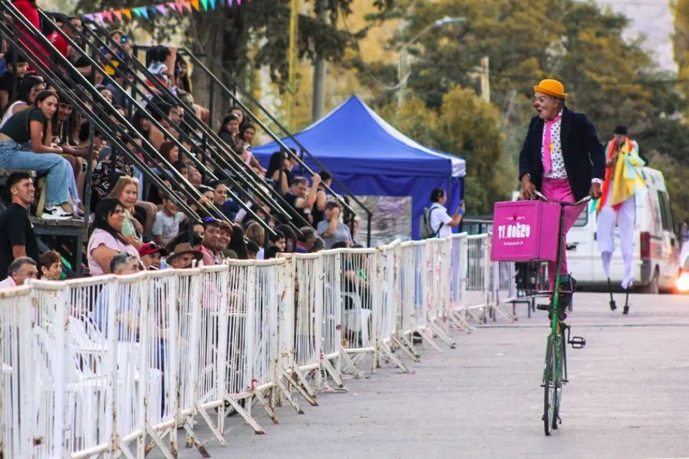 Más de 6 mil personas celebraron el Carnaval del Alto Neuquén