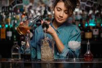 Día Mundial del Bartender: hospitalidad y nuevos rituales en la coctelería argentina