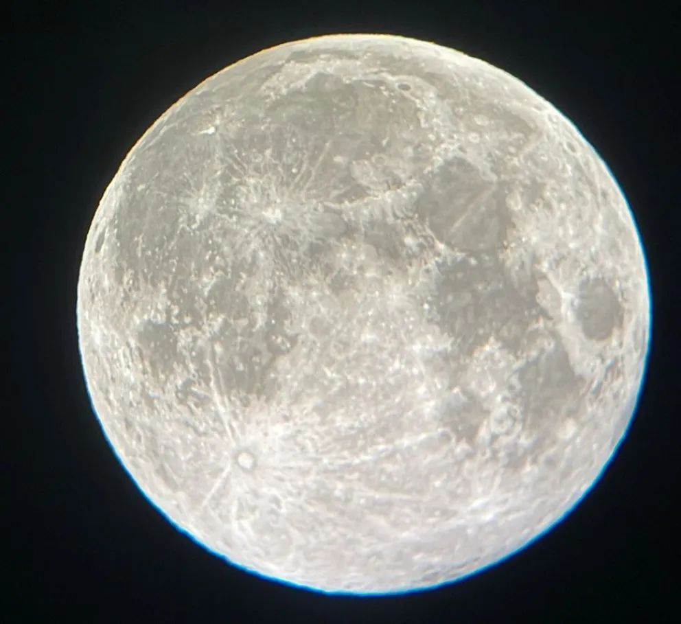 La ciudad contempla el cielo desde el Balcón del Valle y Parque Norte