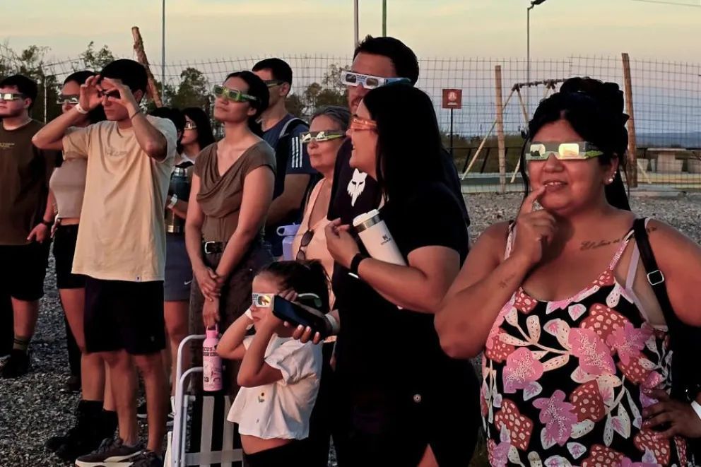 La ciudad contempla el cielo desde el Balcón del Valle y Parque Norte