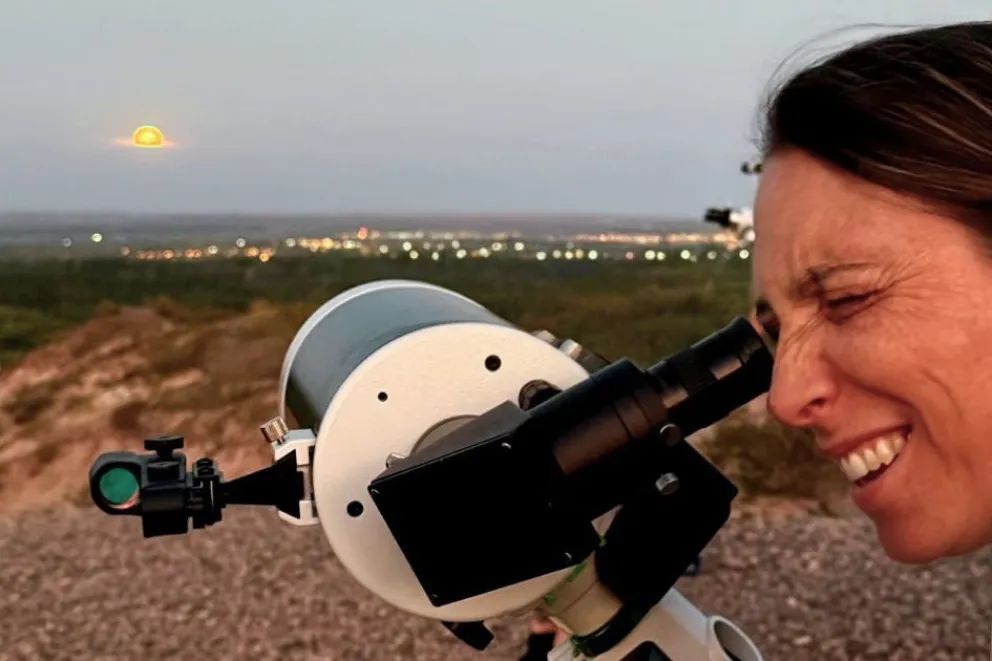 La ciudad contempla el cielo desde el Balcón del Valle y Parque Norte
