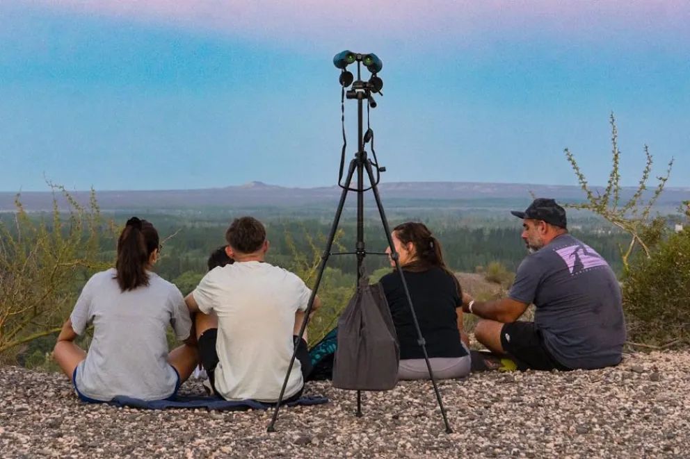 La ciudad contempla el cielo desde el Balcón del Valle y Parque Norte