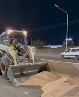 Más de 60 trabajadores participaron de un nuevo operativo de limpieza nocturno en la Avenida Raúl Alfonsín