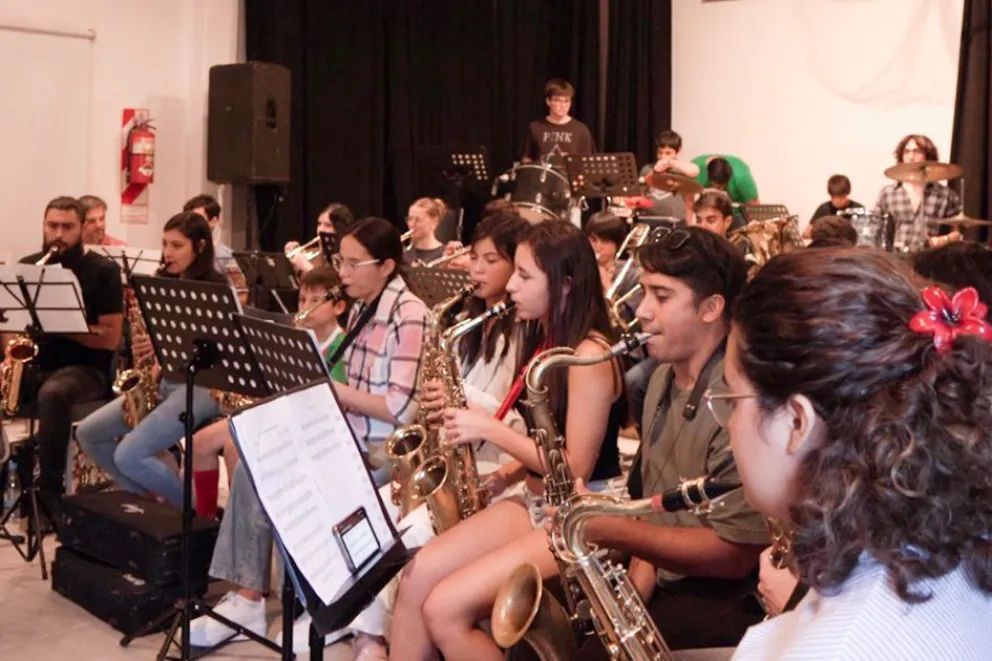 Con nuevos instrumentos, fortalecen a la Banda Sinfónica Provincial