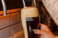 Exquisitos vinos y cervezas en pleno centro neuquino