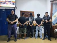 Tres demorados durante un operativo policial en barrio San Lorenzo