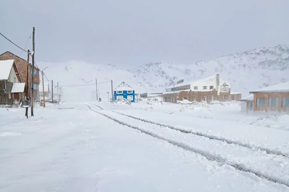 La cordillera neuquina se anticipa el invierno con las primeras nevadas