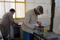 Continúan los trabajos de mantenimiento en en la Escuela Primaria 195 