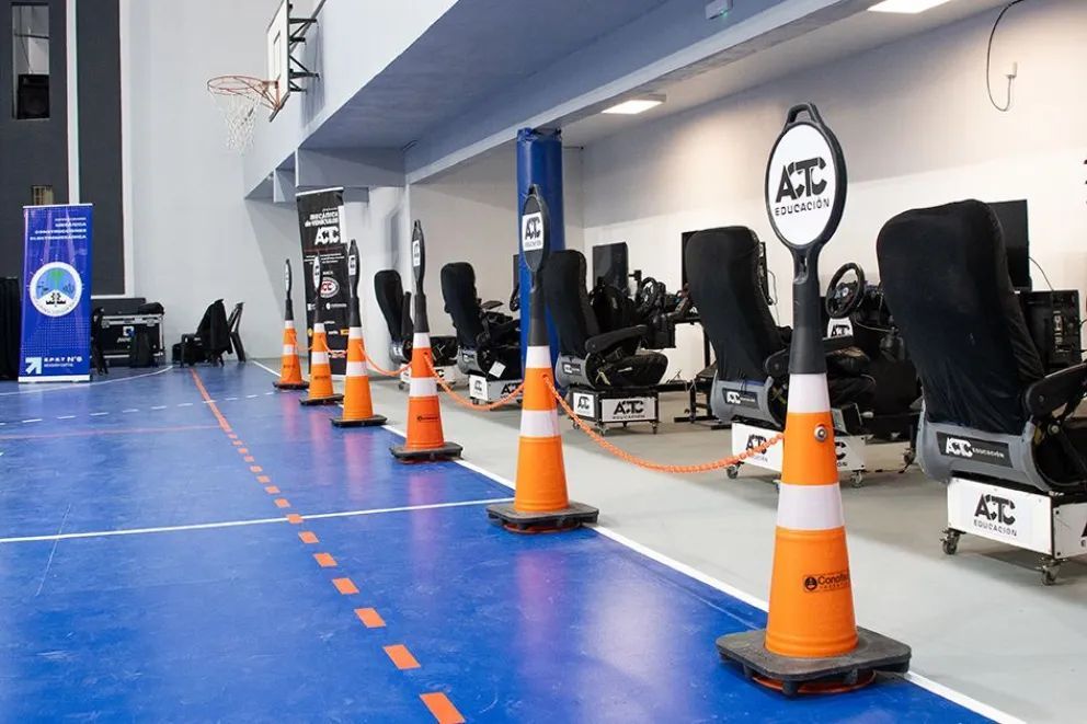 Más de 130 estudiantes se formaron con ingenieros del Turismo Carretera