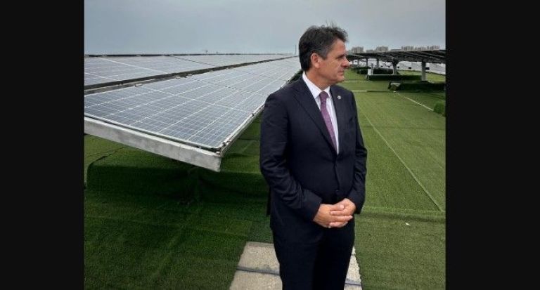 Gaido recorrió Huawei en China y proyecta aplicar <b>inteligencia artificial</b> al parque solar de Neuquén thumbnail