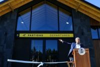 Figueroa inauguró el sector de partidas del aeropuerto Chapelco