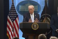 Trump accedió a "suspender los bombardeos por dos semanas"