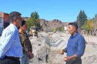 Piedra del Águila avanza con obras de asfalto y drenaje