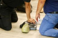 La Policía del Neuquén se capacita en el uso de desfibriladores 