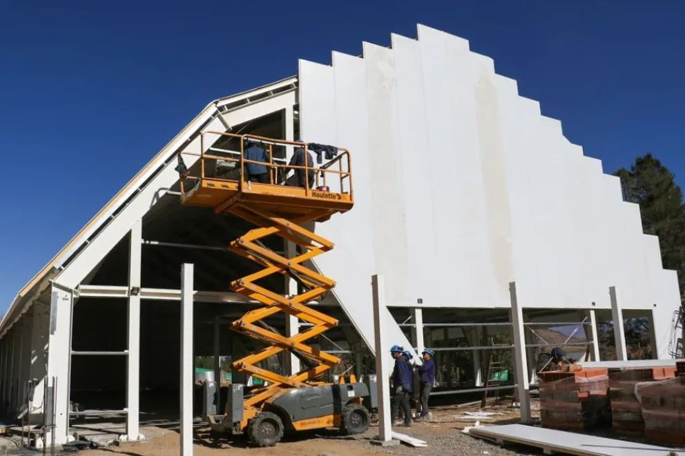 Huinganco: la obra del SUM entra en etapa clave con el avance en cubiertas y terminaciones