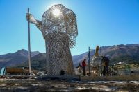 Así instalan el Sagrado Corazón de Jesús en Huinganco