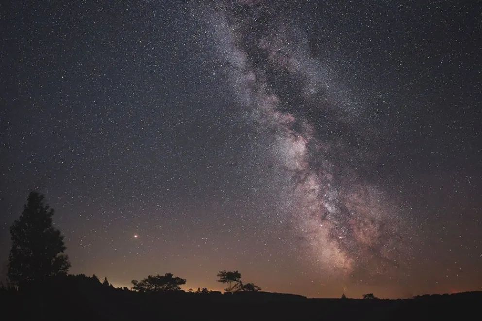 Una experiencia para conectar con el cielo patagónico en Rincón de los Sauces