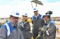 Adorni visitó Vaca Muerta junto a Karina Milei