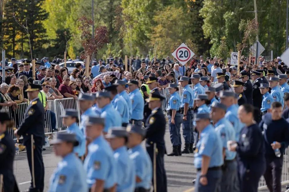 Así fue el desfile de la Policía del Neuquén por su 69° aniversario