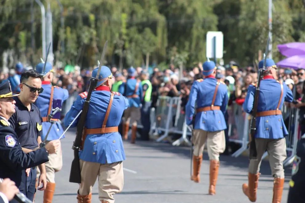 Así fue el desfile de la Policía del Neuquén por su 69° aniversario