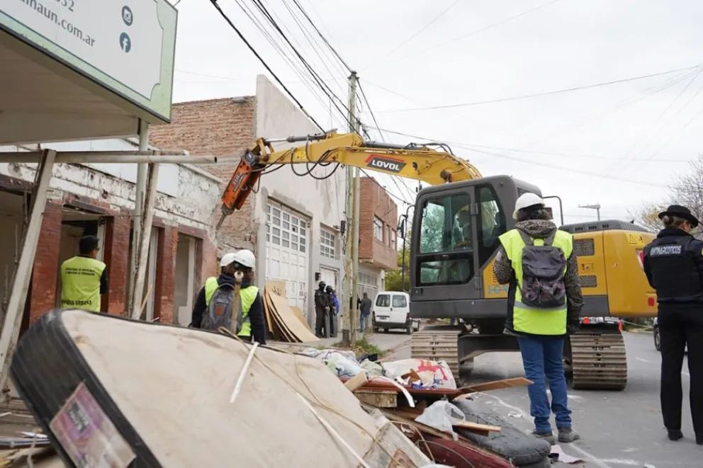 La Municipalidad de Neuquén derribó un icónico punto de venta de drogas como parte del trabajo con Provincia y Justicia