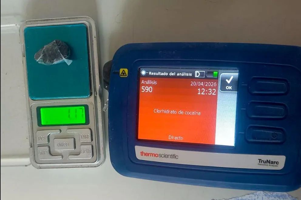 Detienen a dos personas tras un procedimiento policial con secuestro de droga y un arma blanca