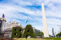 Subir al Obelisco: así es la nueva experiencia que se suma al catálogo de Civitatis