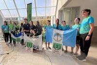 Festejo dorado en el agua de Neuquén en el comienzo de los Juegos Epade