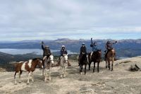 Moquehue a caballo: una aventura entre lagos y montañas
