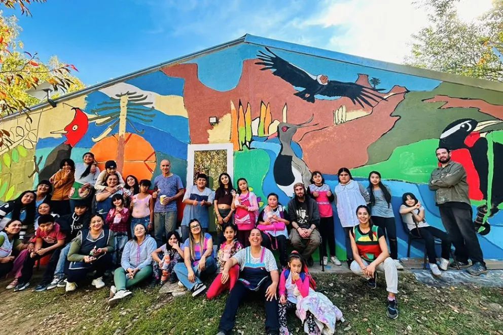 La comunidad escolar de la Escuela Primaria Rural 278 inauguró un gran mural 